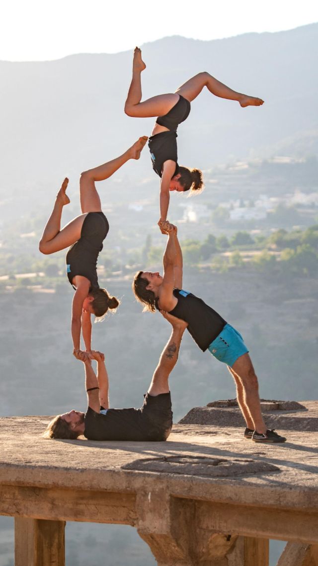 Easy Two man stunt  Yoga poses for two, Two people yoga poses, Partner yoga  poses